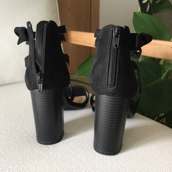 Black Strappy heels - Picture 4 of 6